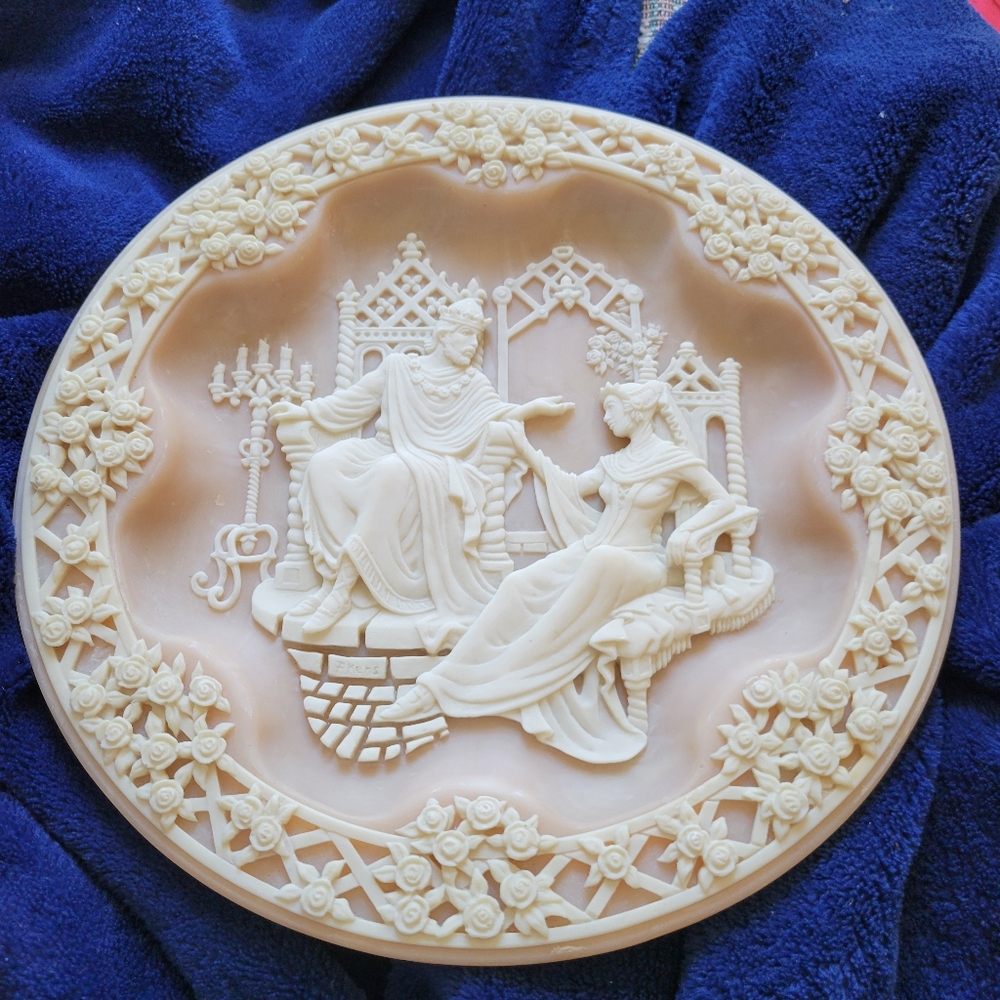 Roger Akers 1989 Rose Incolay Stone Scupted Macbeth & Lady Macbeth Collector Pla